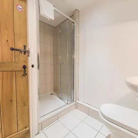 Central Windermere, Victorian Cottage, Family Friendly With Parking And A Wood Burner