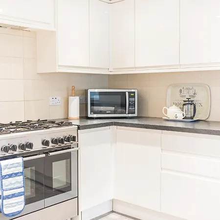Central Windermere, Victorian Cottage, Family Friendly With Parking And A Wood Burner بيت للعطل