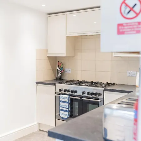 Central Windermere, Victorian Cottage, Family Friendly With Parking And A Wood Burner *