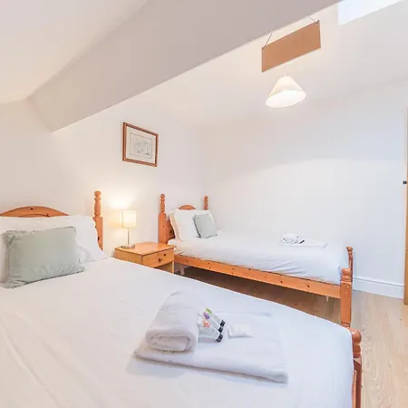 Central Windermere, Victorian Cottage, Family Friendly With Parking And A Wood Burner