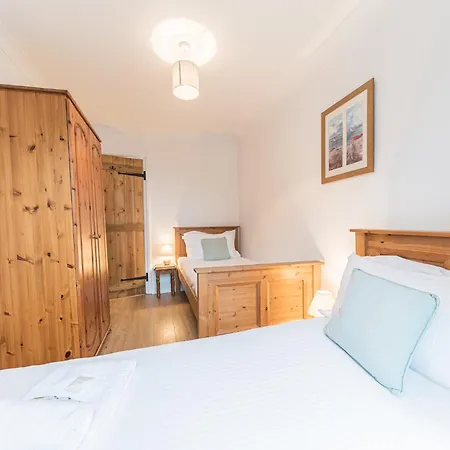 بيت للعطل Central Windermere, Victorian Cottage, Family Friendly With Parking And A Wood Burner *