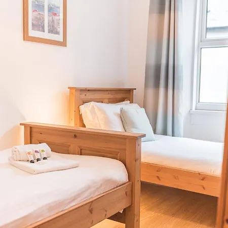Central Windermere, Victorian Cottage, Family Friendly With Parking And A Wood Burner