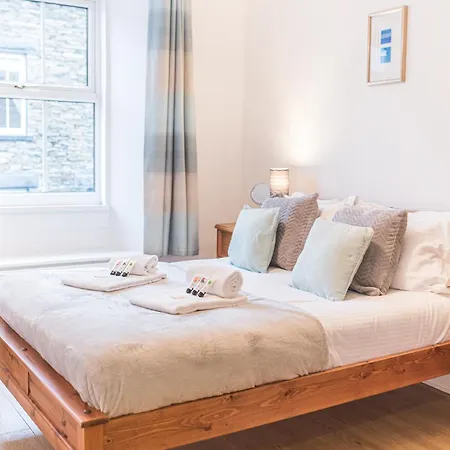 Central Windermere, Victorian Cottage, Family Friendly With Parking And A Wood Burner