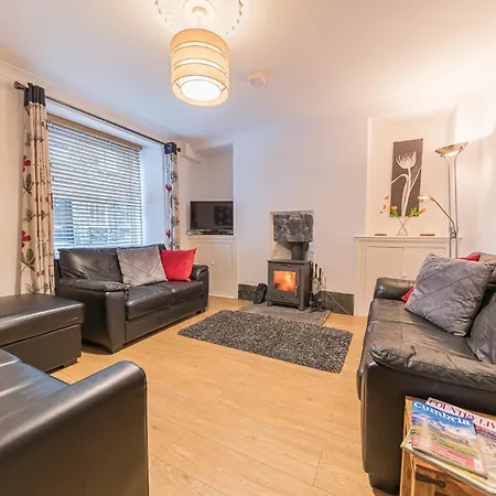 Central Windermere, Victorian Cottage, Family Friendly With Parking And A Wood Burner بيت للعطل ويندرمير