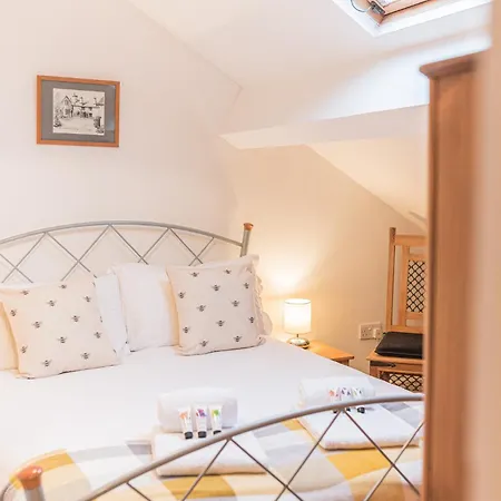 Central Windermere, Victorian Cottage, Family Friendly With Parking And A Wood Burner بيت للعطل