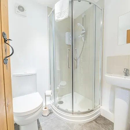 Central Windermere, Victorian Cottage, Family Friendly With Parking And A Wood Burner * Windermere