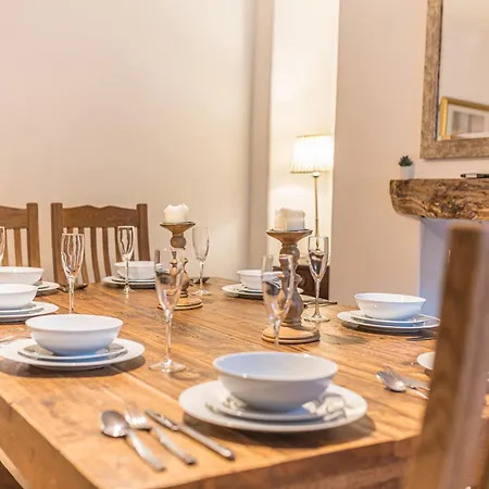 Central Windermere, Victorian Cottage, Family Friendly With Parking And A Wood Burner *