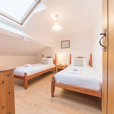 Central Windermere, Victorian Cottage, Family Friendly With Parking And A Wood Burner Prázdninový dům Windermere