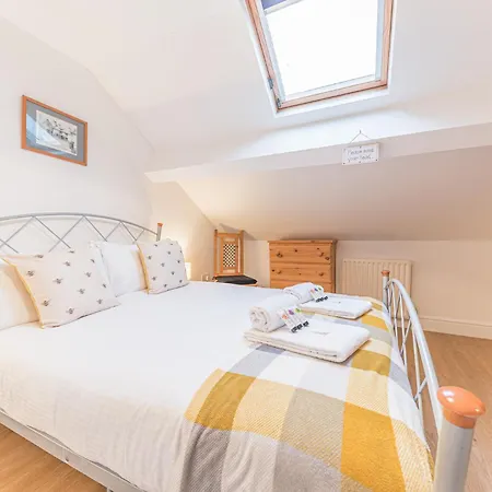 Central Windermere, Victorian Cottage, Family Friendly With Parking And A Wood Burner Prázdninový dům *