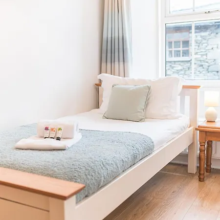 Central Windermere, Victorian Cottage, Family Friendly With Parking And A Wood Burner * Windermere