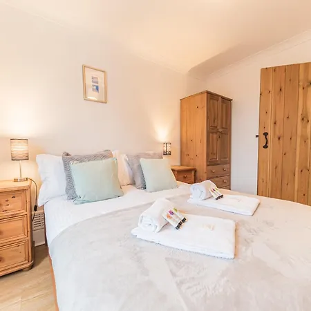 Central Windermere, Victorian Cottage, Family Friendly With Parking And A Wood Burner * Windermere